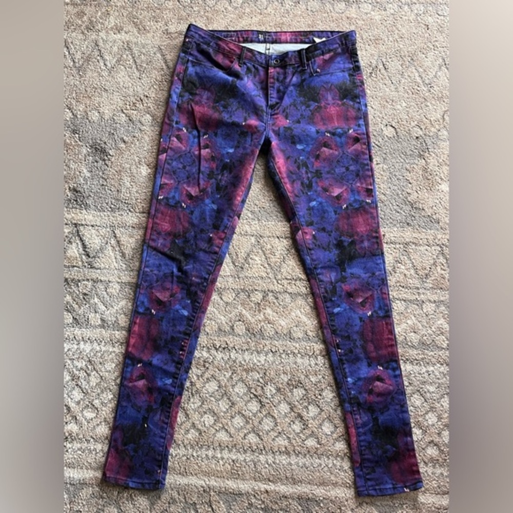 Women’s print size 31 fitted jeans retro